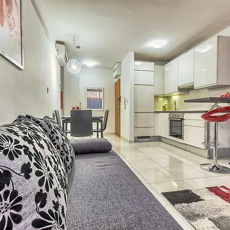 Apartment Sunny Vesna *